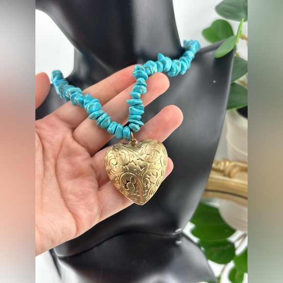 Turquoise Chip Necklace with Large Gold Heart Pendant - Picture 4 of 7